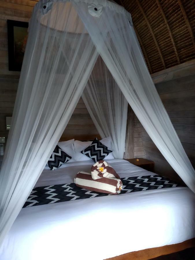 HoneyBee Huts Bed and Breakfast Lembongan Buitenkant foto